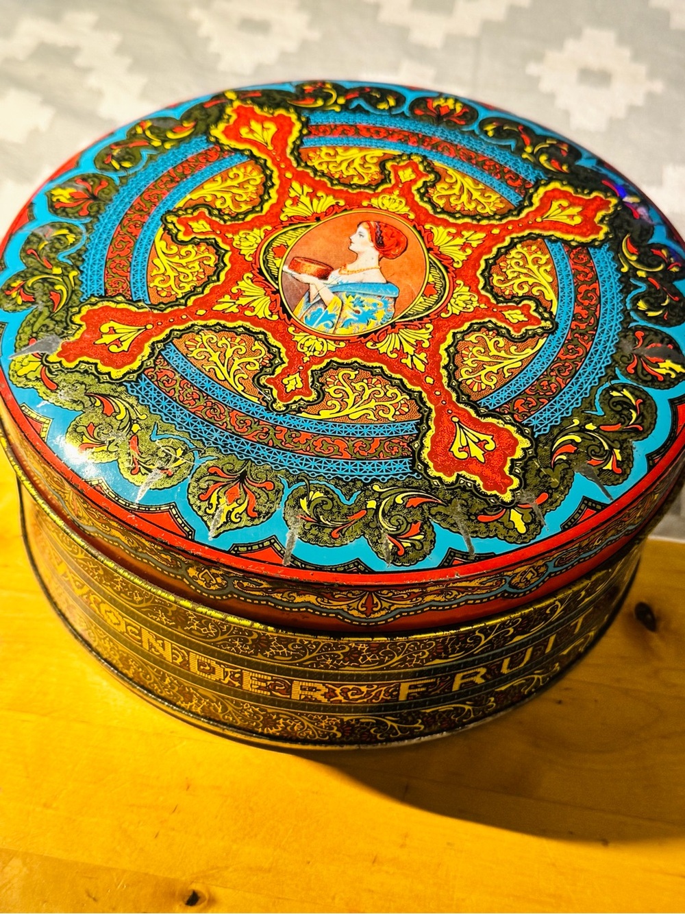 Vintage Wonder Bread '60's Round Tin Accent Box in Red & Blue - Picture 4 of 7